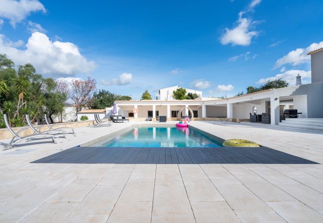 private-pool-luxury-villa-algarve-portugal